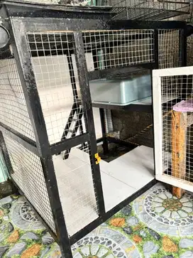 Kandang kucing 2 tingkat lantai keramik