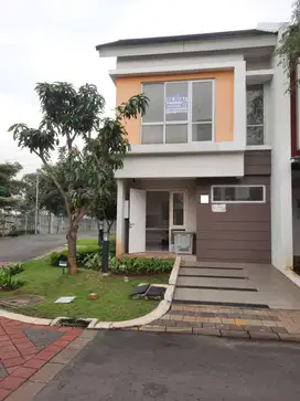 RUMAH BARU HOOK 2 LANTAI DI MARTINEZ SUMMARECON GADING SERPONG
