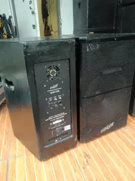 Sepasang Spiker aktif 15 merk Falcon tipe SRX715S U.S.A