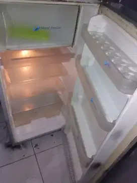 Kulkas bekas bergaransi