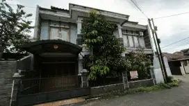 Dibawah Harga Pasar. Rumah Mewah 2 LANTAI Posisi Hoek Kota Bandung