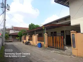 Rumah kost 29 kamar tidur lingkungn kampus UPN YKPN