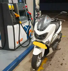 Dijual nmax 2016 warna white ss lengkap pajak panjang