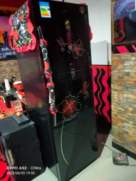 Dijual cepat kulkas 2 pintu Sanken 250 liter dan Mesin cuci Modena