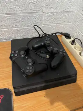 PS4 Slim 1TB Stick 2