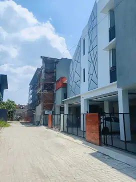 Rumah kost ekslusif 45 kamar tidur belakang Kampus UPN SETURAN