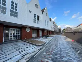 Rumah townhouse minimalis modern di pusat kota denpasar barat