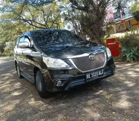 Innova G 2.5 MT Solar