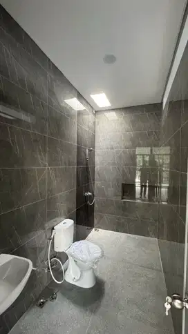 Rumah Modern Baru Lokasi dekat MERR & 5 menit ke Galaxy Mall