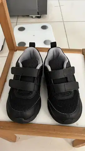 Sepatu anak toezone preloved