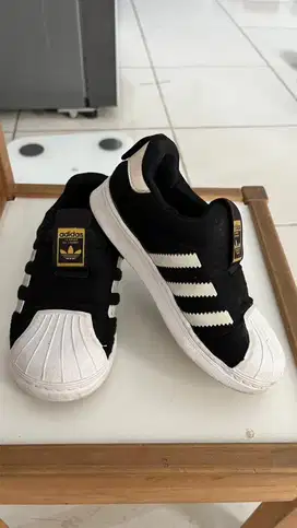 Sepatu adidas anak preloved