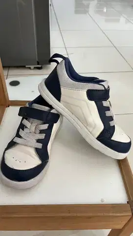 Sepatu anak toezone