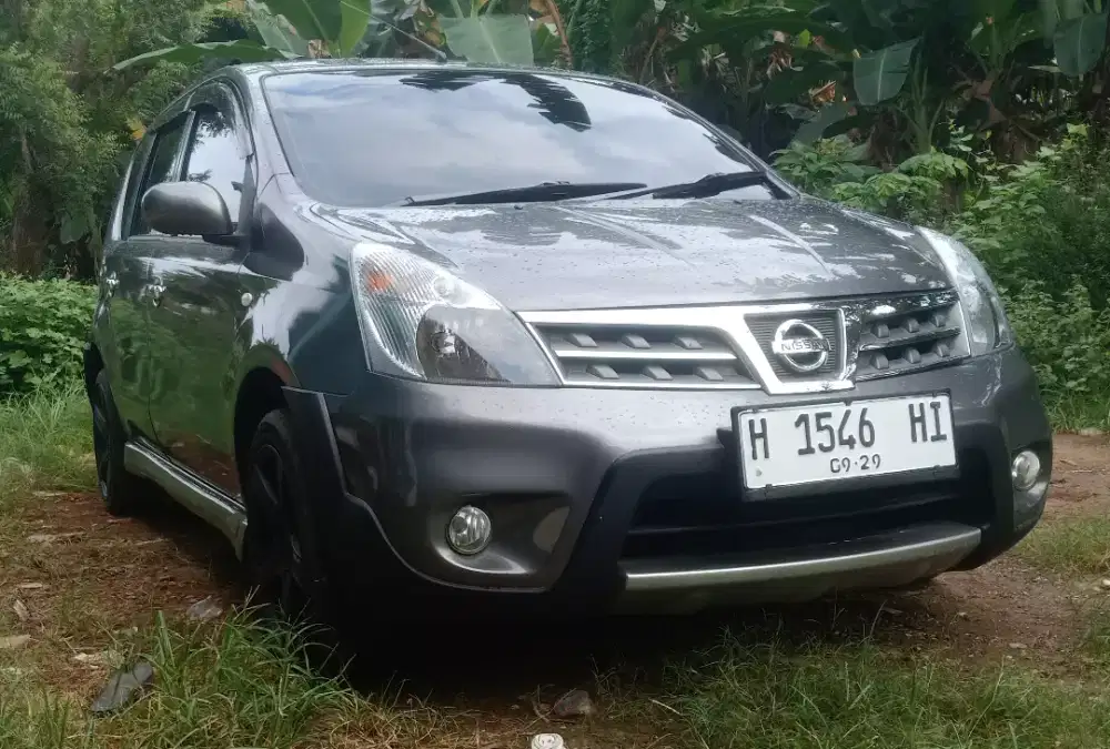 Dijual Nissan grand Livina xger 2013