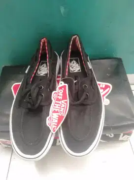 Sepatu Vans hitam