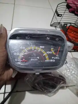 Spedometer grand ,lampu alis belakang grand ,kranjang +tas nya