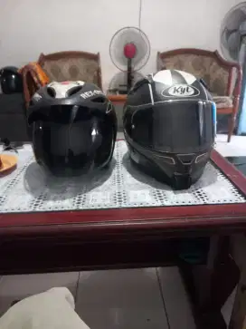 Helm full face merk. kYT