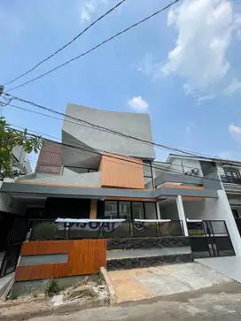 Di jual rumah baru sedang renovasi di dalam cluster one get system