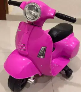 Motor Vespa Aki anak