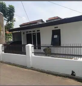 Rumah Nyaman di Komplek Jakapurwa Ciwastra