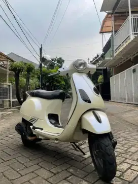 Dijual Motor Vespa piaggio LX 125 tahun 2013