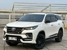 TOYOTA FORTUNER GR TWO TONE 2.8 DISEL AT BISA KAMI BANTU DP 7JT SAMPE