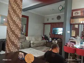 Di Jual Rumah 3 Lantai Siap Pakai Dengan Ornamen Di Riung Bandung