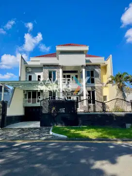 Rumah Raya South Emerald Mansion, Ada Pool, Super Mewah,