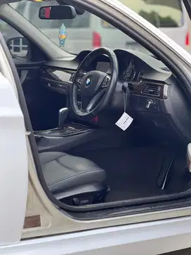 BMW 320i 2010 Bensin