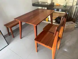 MAHOGANY WOOD DINING TABLE SET