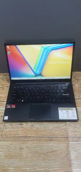 Asus vivobook E1404F.