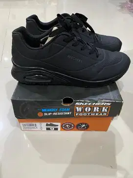 PRELOVED sepatu skechers black