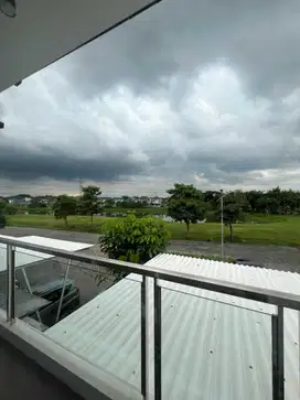 rumah depan danau royal residence