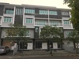Bangunan 3 Ruko Gandeng Elang Laut Boulevard Pantai Indah Kapuk