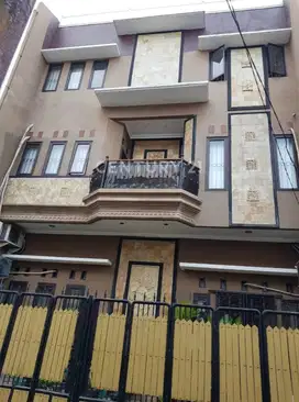 Rumah Siap Huni 4 Lantai Di Rawamangun, Jakarta Timur