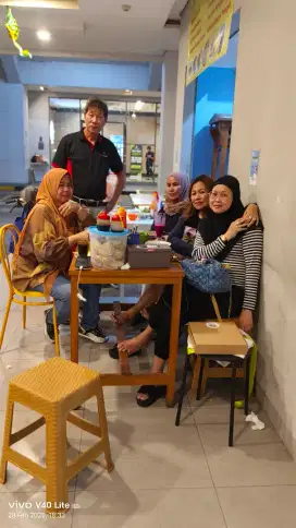 Karyawan bakmi apartemen akasa BSD