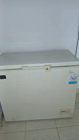 Jual frezeer midea kapasitas 190L untuk tambahan biaya lahiran istri