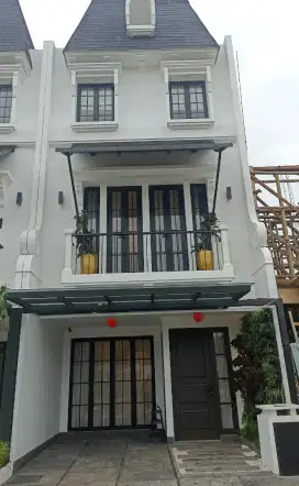 Dijual rumah keren Maison des Claire