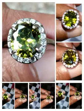 Batu Peridot atau Moldavite