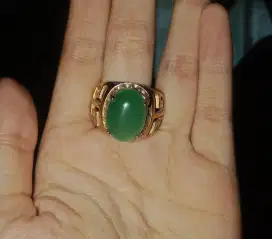 Cincin batu hijau bacan
