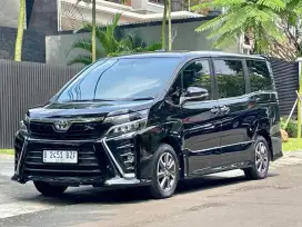 Voxy 2.0 AT 2017 Hitam
