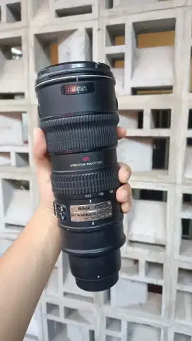 NIKON AFS 70-200 f2.8 VR ( Baca deskripsi )