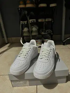 dijual air force one triple white BNIB ORIGINAL size 40