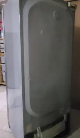 Kulkas 3 pintu merk Hitachi