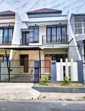RUMAH MEWAH DEKAT KAMPUS UNM PETTARANI