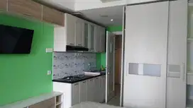 Apartemen Green Lake Sunter Studio furnish interior, view danau, rapih
