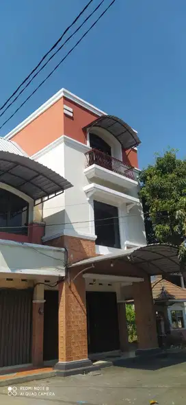 Ruko komersial 3 lantai di kawasan bisnis utama solobaru