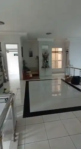 Jual Murah, Rumah asri terawat 2 lantai, Setra Indah,Bandung Utara
