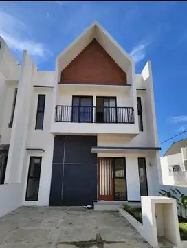 RUMAH MEWAH 2 LANTAI DEKAT KAMPUS UB