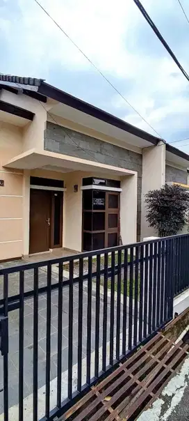 Rumah Lingkungan NYAMAN di Cijambe Ubertos Mall Arcamanik dijual