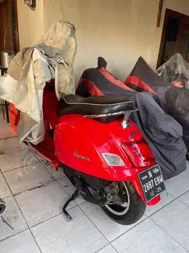 Jual vespa gts 150 tahun 2015